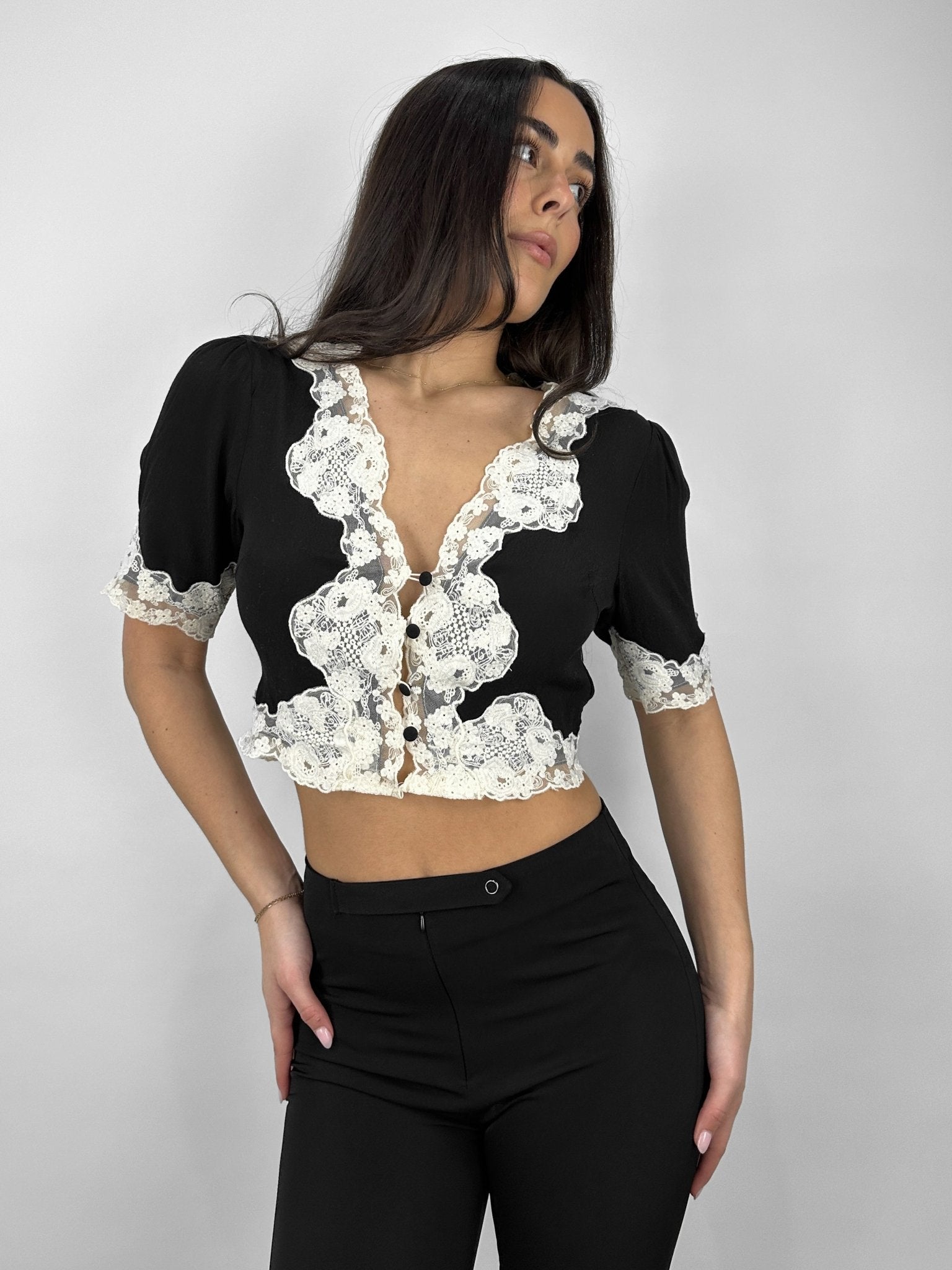 Contrast Lace Short Sleeve Crop - Vamp Official