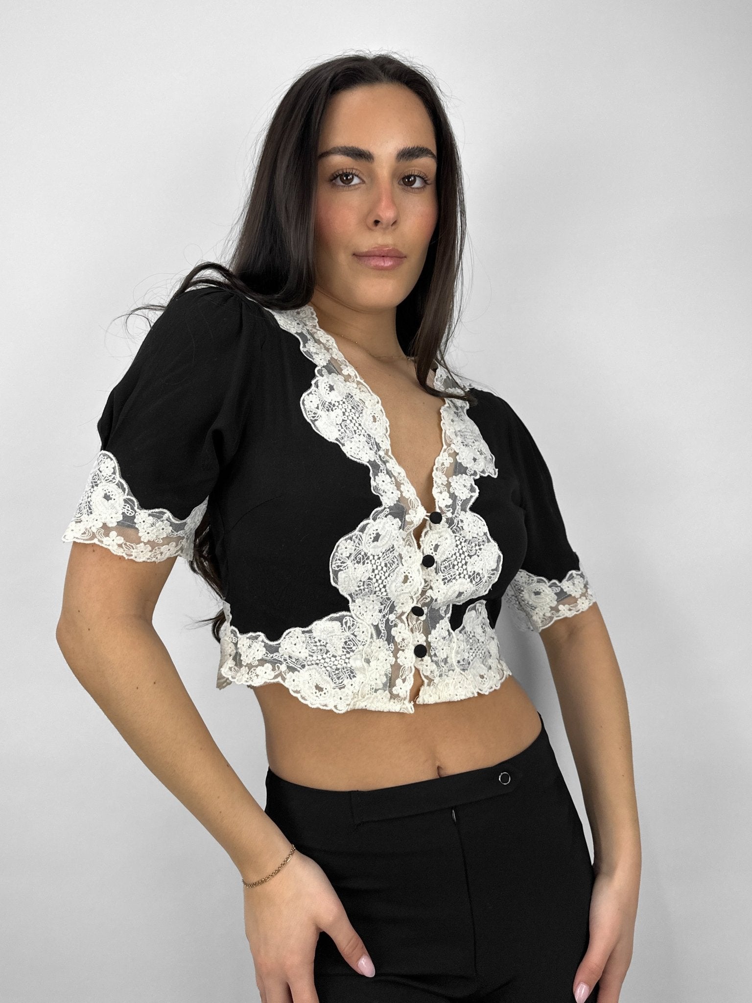 Contrast Lace Short Sleeve Crop - Vamp Official