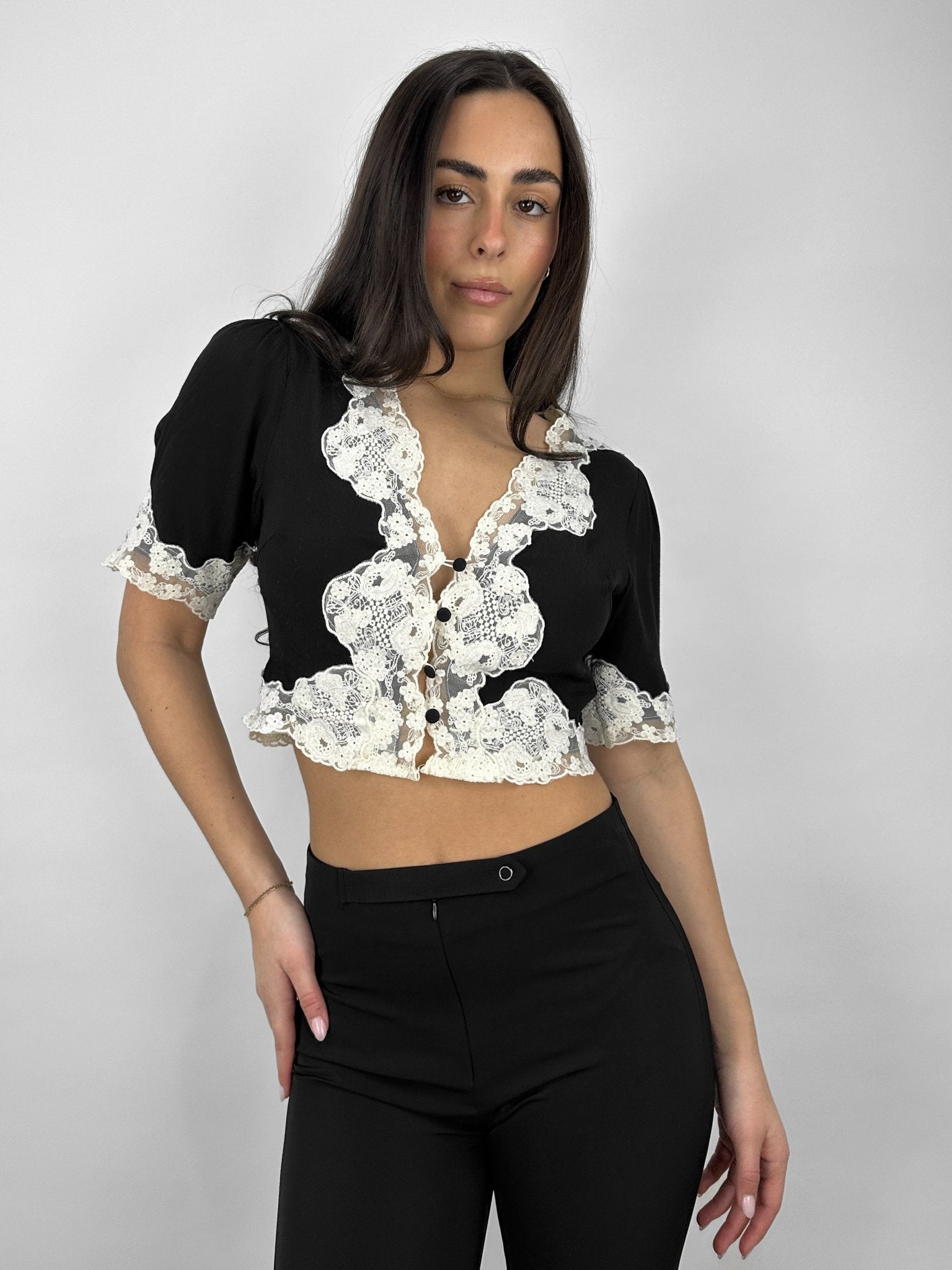 Contrast Lace Short Sleeve Crop - Vamp Official