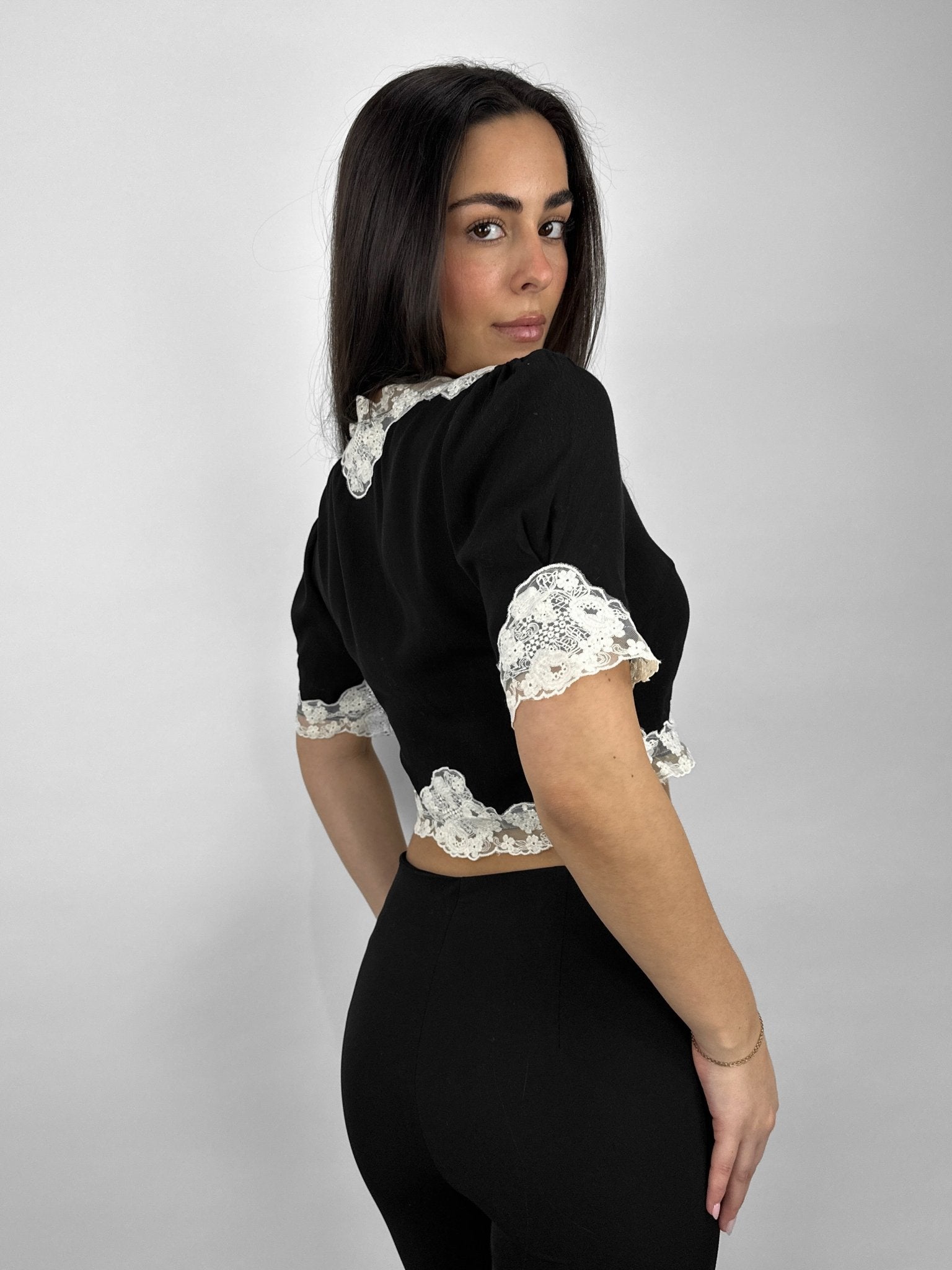 Contrast Lace Short Sleeve Crop - Vamp Official