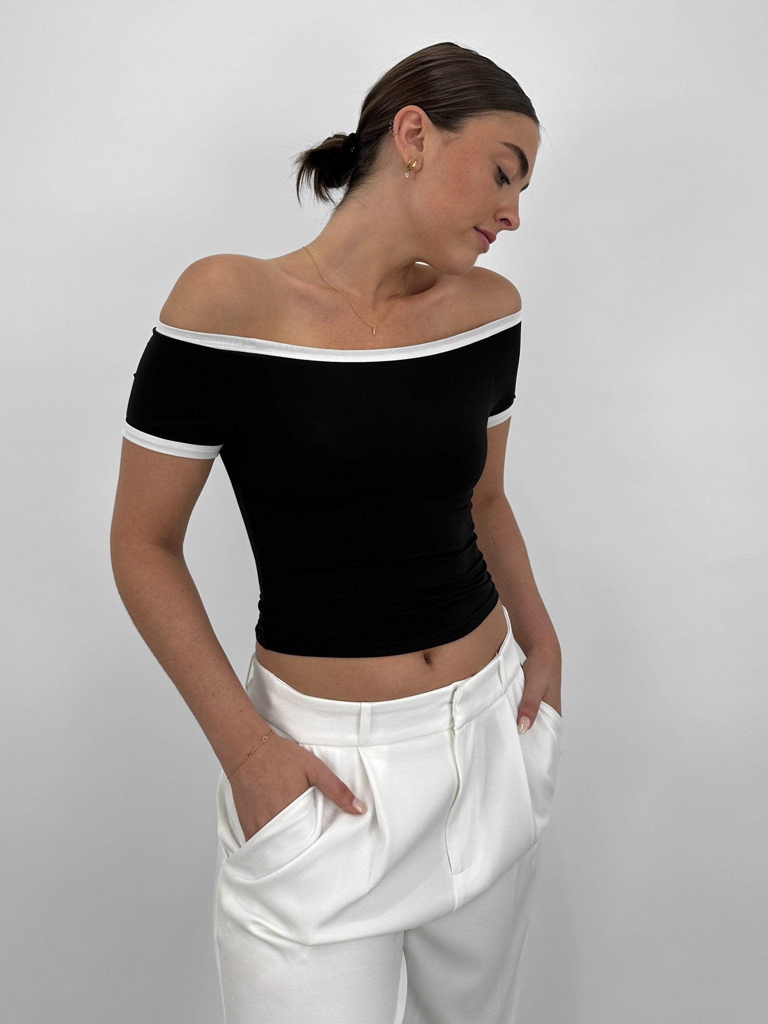 Off The Shoulder Contrast Trim Top - Vamp Official