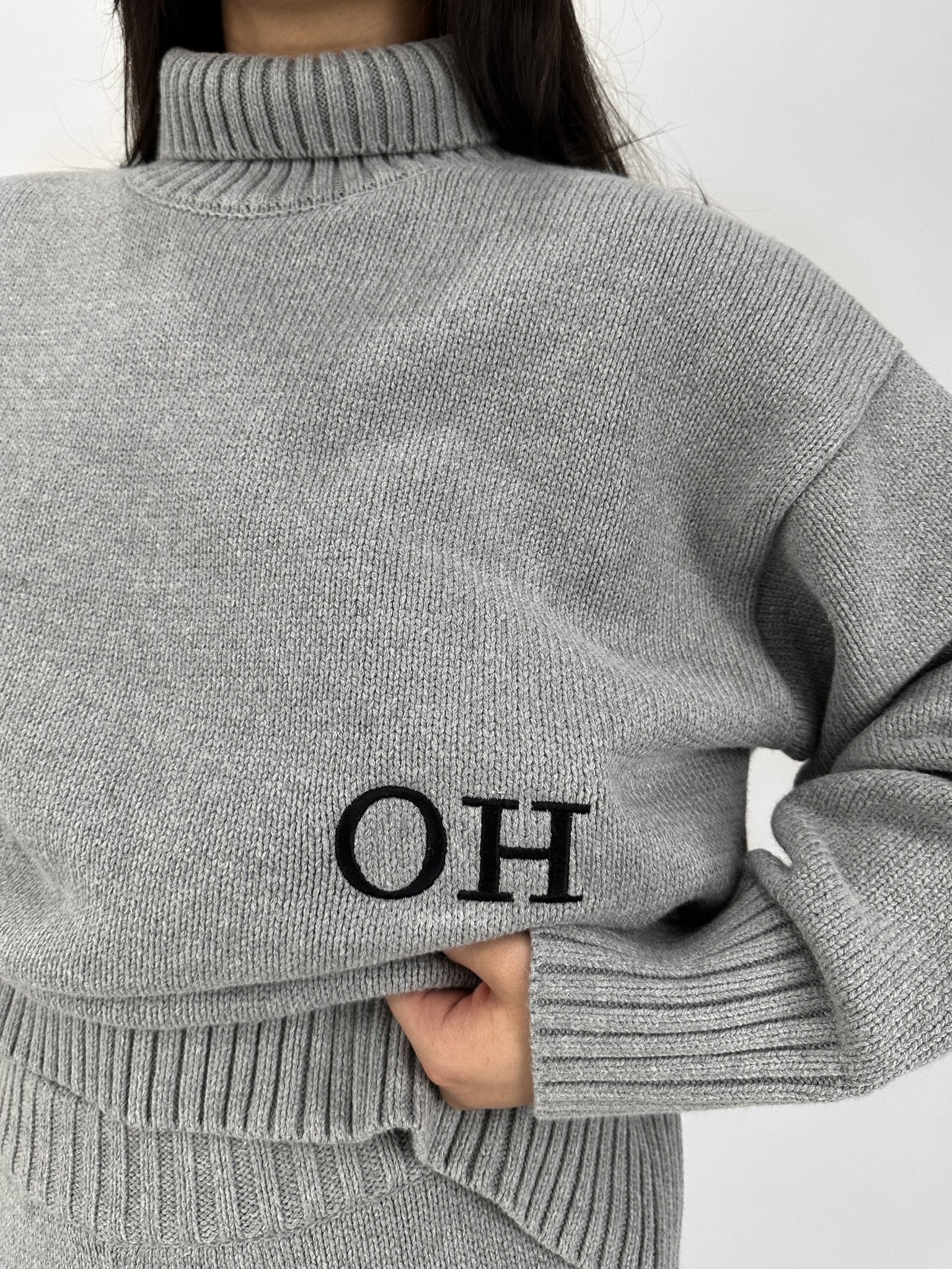 OH Knit Sweater– Preorder - Vamp Official