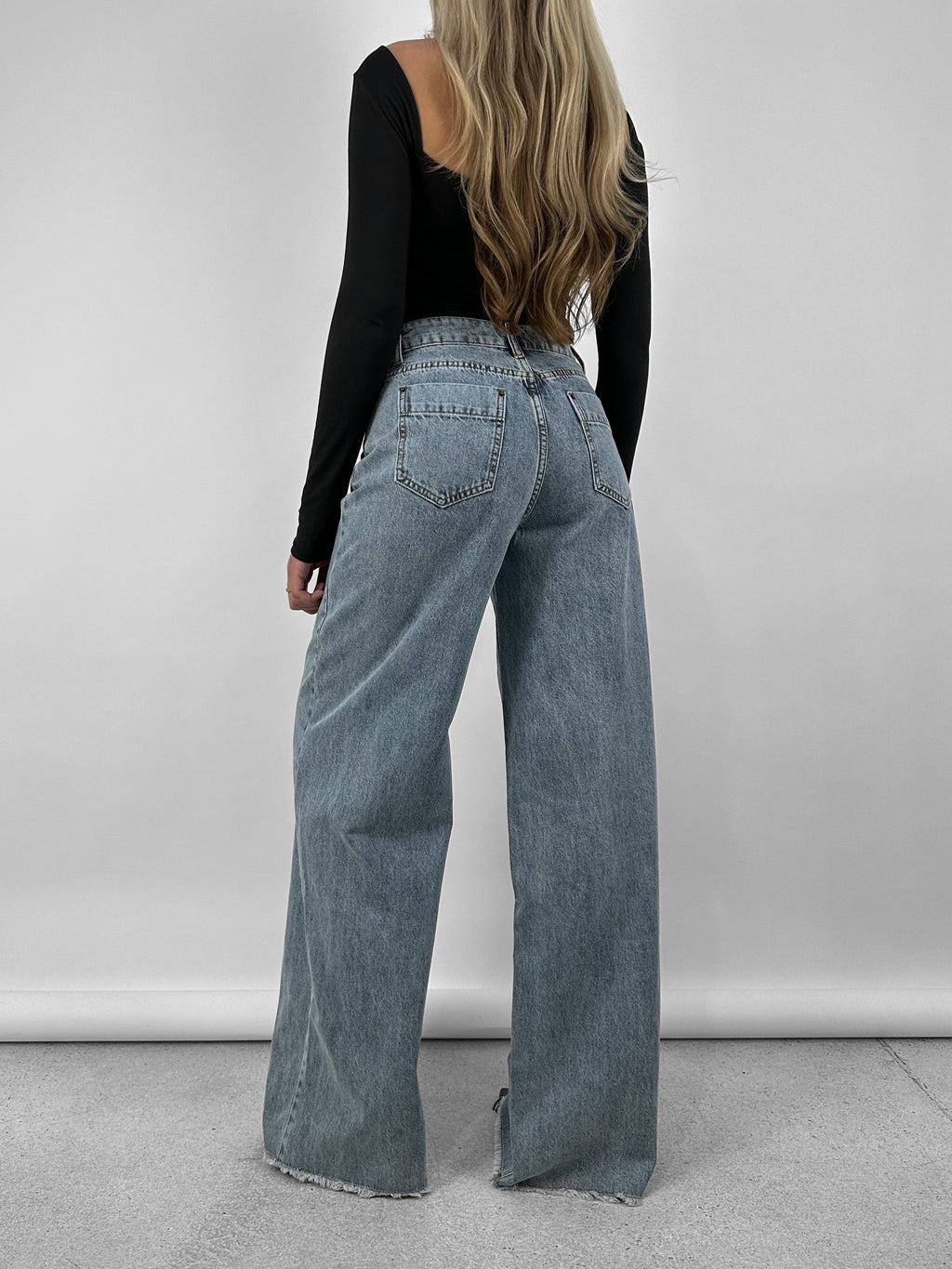 Ultra Wide Leg Baggy Jeans